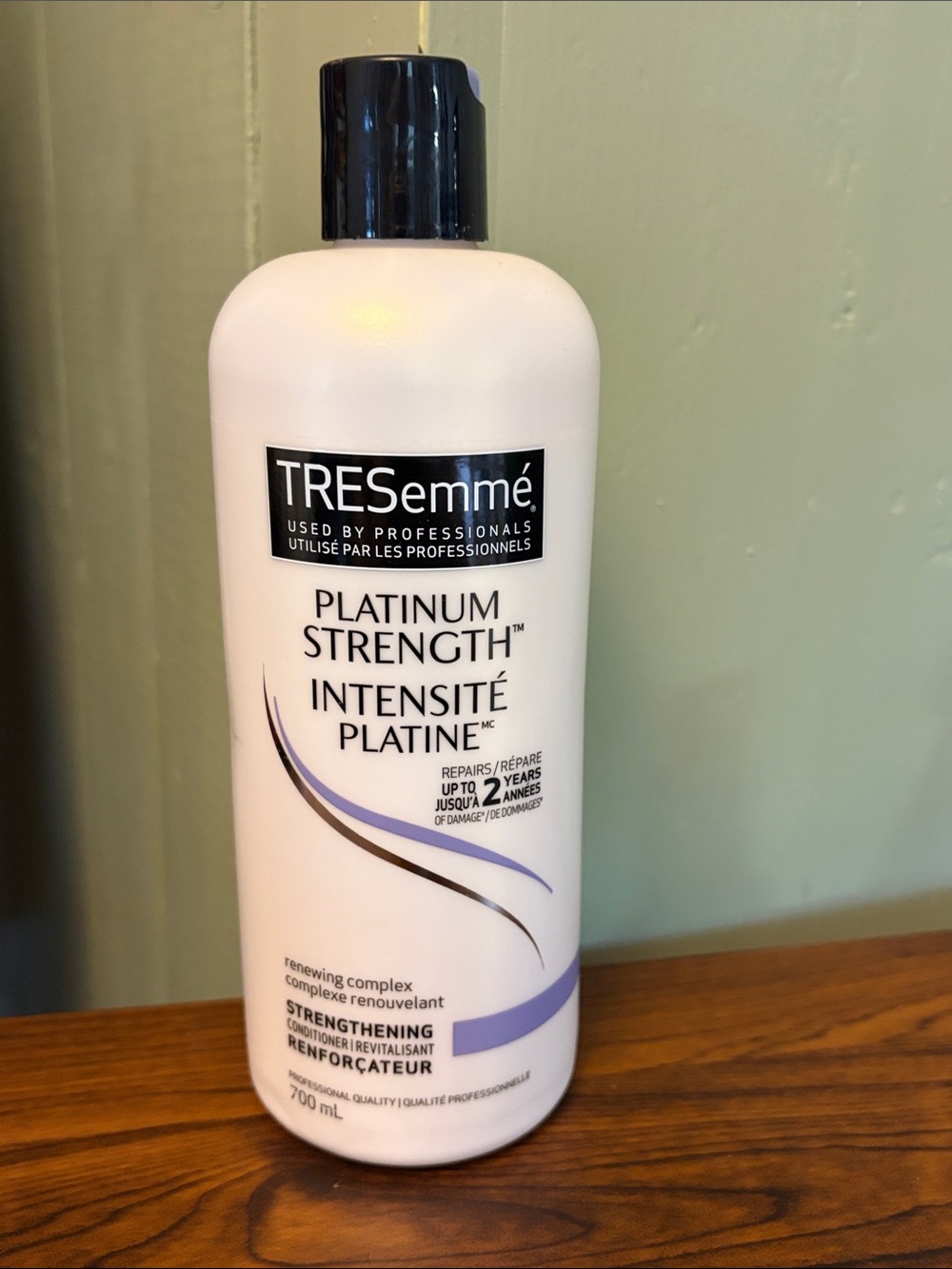Tresemme Platinum Strength Strengthening Conditioner